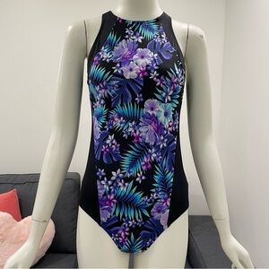LANDS' END Women's One-Piece Swimsuit Size 6 High Neckline Supportive Smoothing